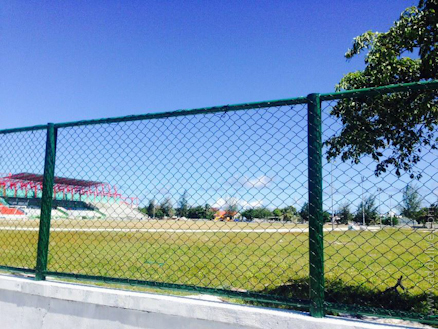 ސ.ހިތަދޫ ޒޯން ސްޓޭޑިއަމްގައި ޖަހަފައި ހުރި ފެންސް.