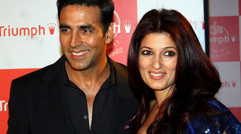 117400-akshay-kumar-with-wife-twinkle-khanna-at-triumph-lingerie