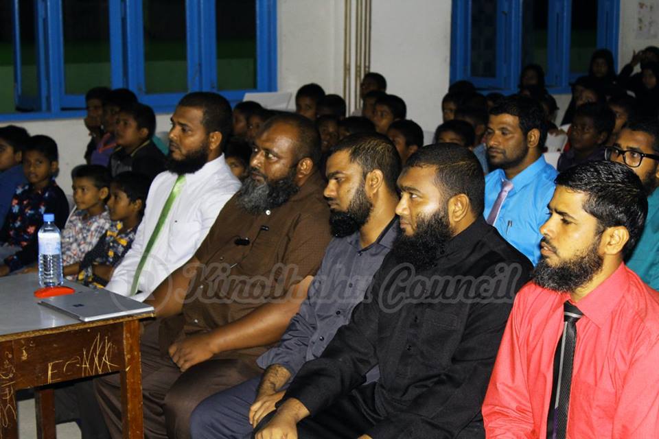 ކިނޮޅަހުގައި ޤުރުއާން ކްލާހެއް ހުޅުވުމަށް ބޭއްވި ރަސްމިއްޔާތެއްގައި ޑރ. އިޔާޒް ބައިވެރިވެވަޑައިގަންނަވަނީ.