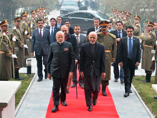 pm-modi-and-ashraf-ghani-walk-into-president-house